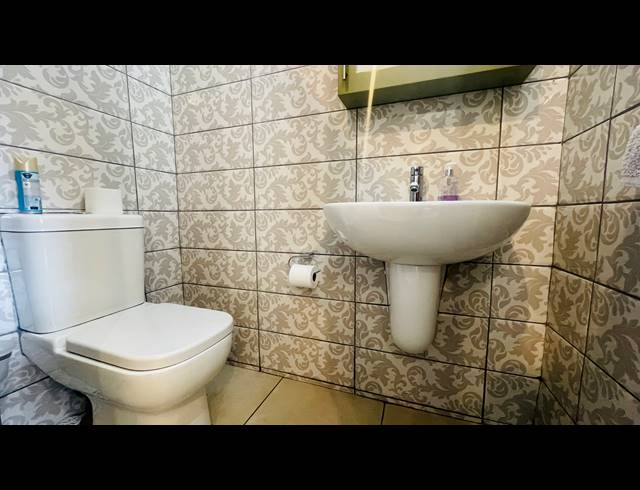 2 BEDROOM TOWNHOUSE FOR SALE IN HATFIELD